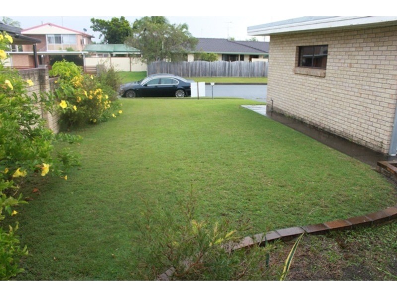 2/13 Adams Avenue, Miami QLD 4220