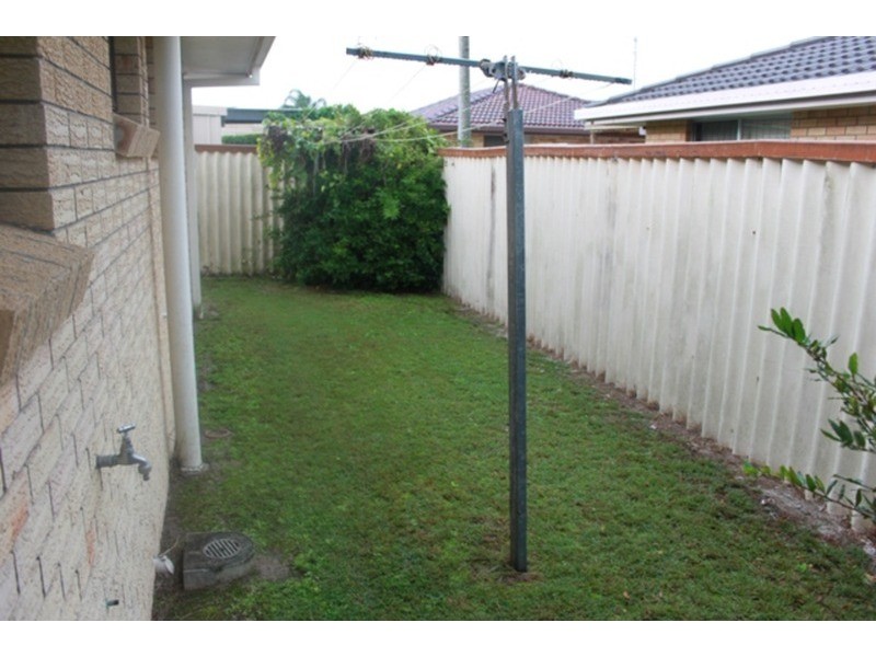 2/13 Adams Avenue, Miami QLD 4220