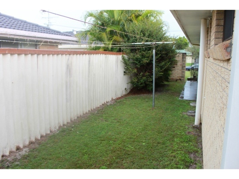 2/13 Adams Avenue, Miami QLD 4220