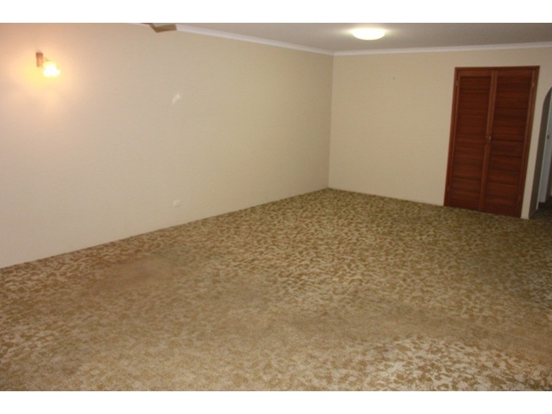 2/13 Adams Avenue, Miami QLD 4220