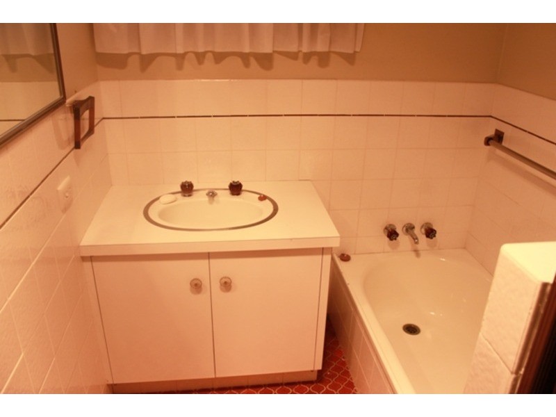 2/13 Adams Avenue, Miami QLD 4220