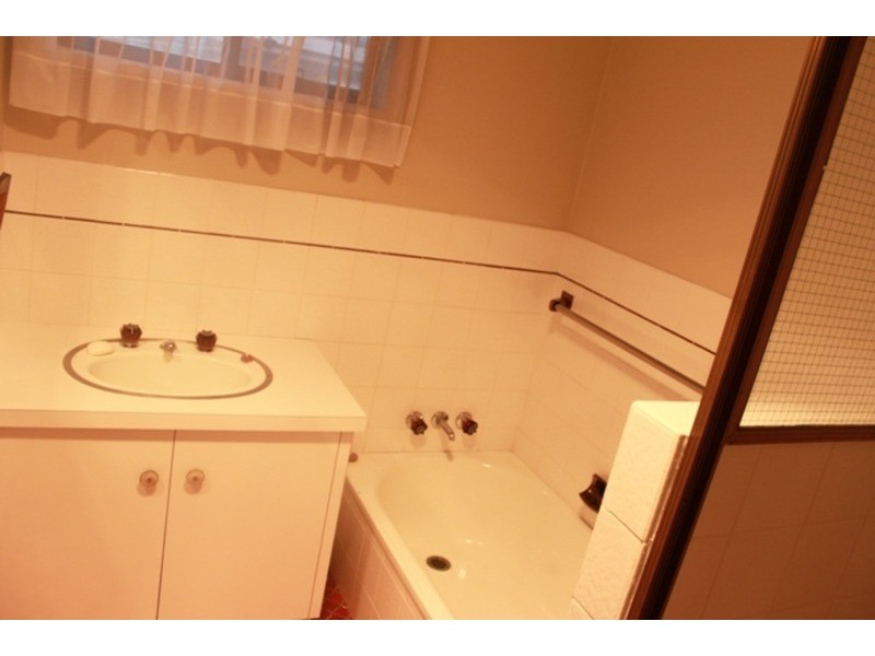 2/13 Adams Avenue, Miami QLD 4220