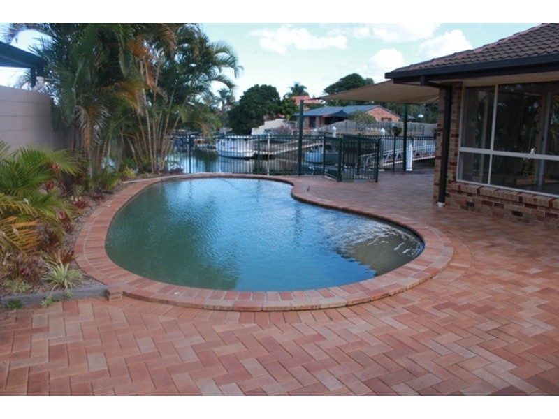 5 Erave Avenue, Runaway Bay QLD 4216