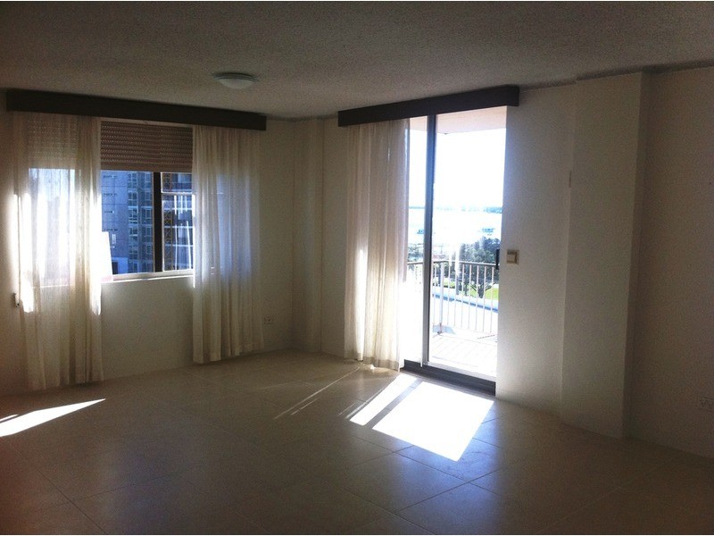 19/72 Hammond Towers Marine Parade, Southport QLD 4215