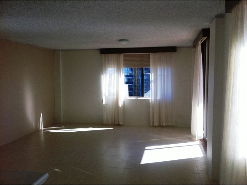 19/72 Hammond Towers Marine Parade, Southport QLD 4215