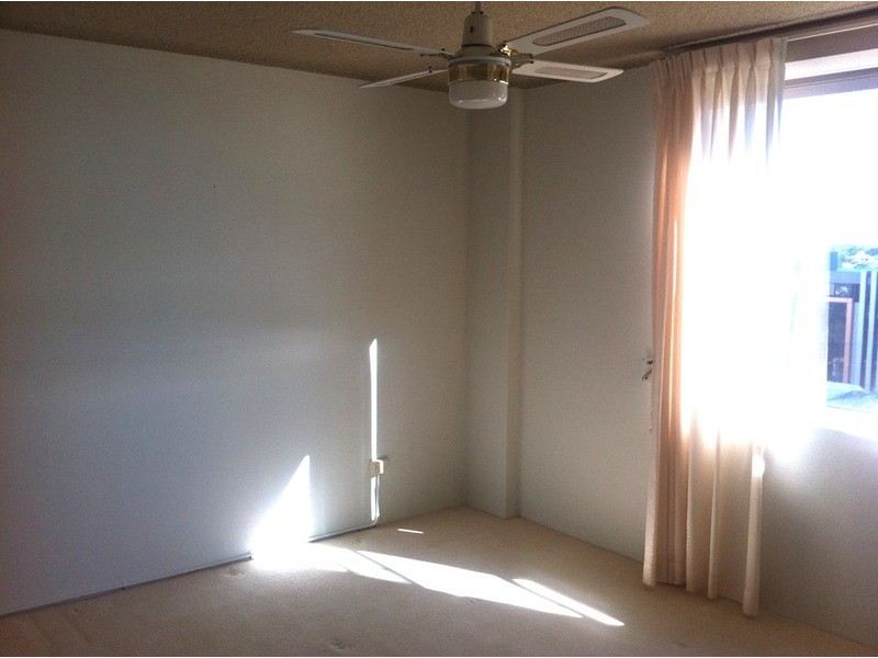 19/72 Hammond Towers Marine Parade, Southport QLD 4215