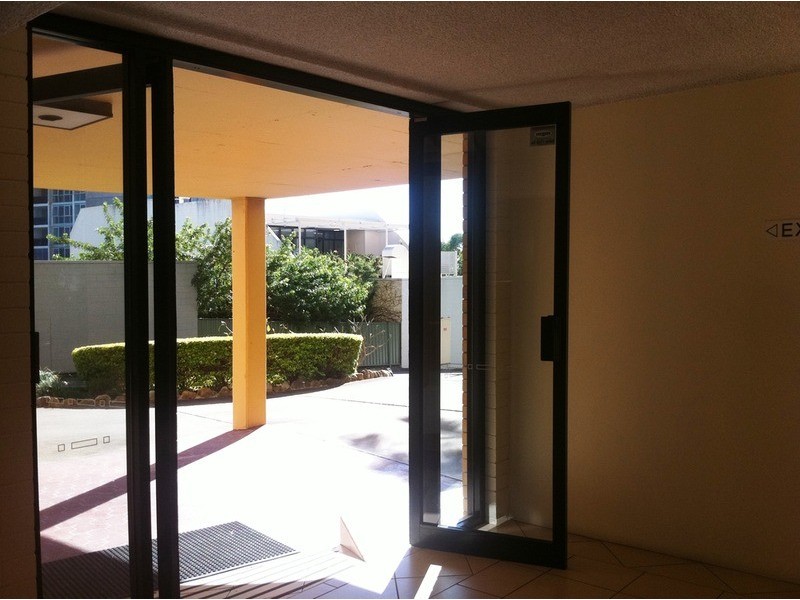 19/72 Hammond Towers Marine Parade, Southport QLD 4215