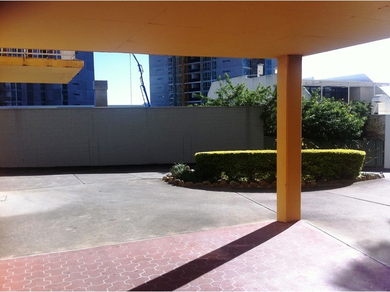 19/72 Hammond Towers Marine Parade, Southport QLD 4215