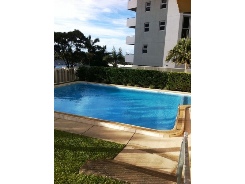 19/72 Hammond Towers Marine Parade, Southport QLD 4215