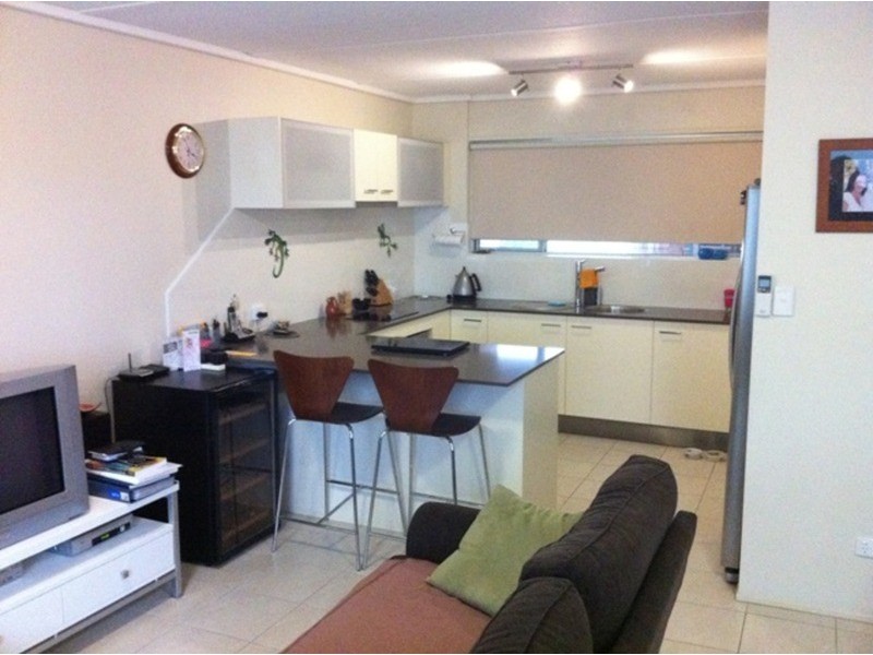 11/128 Marine Parade, Southport QLD 4215
