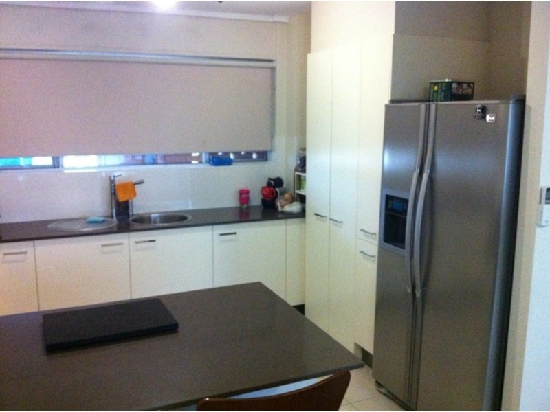 11/128 Marine Parade, Southport QLD 4215