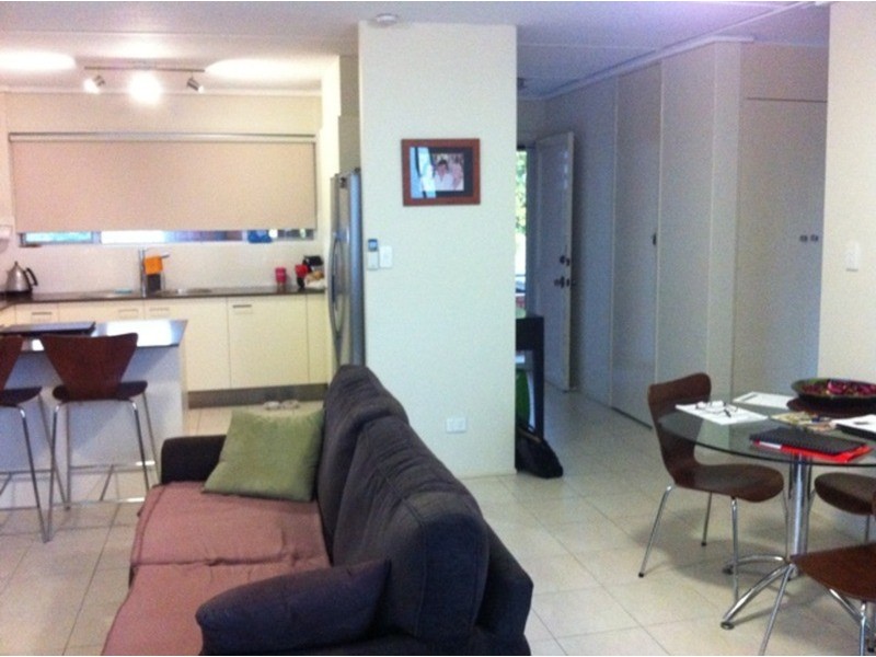 11/128 Marine Parade, Southport QLD 4215
