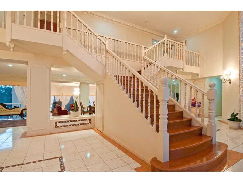 9 Blakehurst Place, Robina QLD 4226