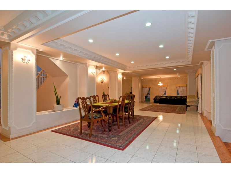 9 Blakehurst Place, Robina QLD 4226