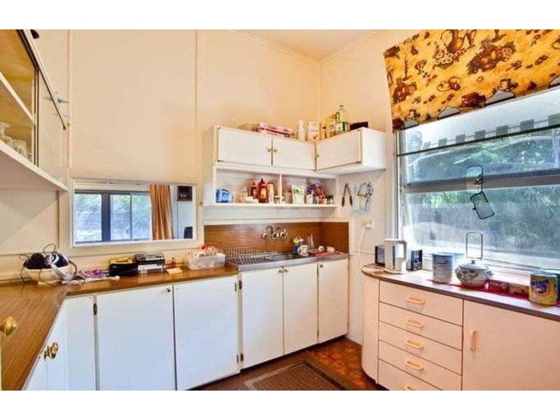 8 Sunshine Court, Labrador QLD 4215