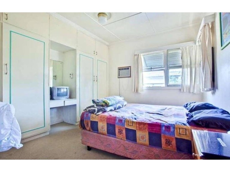 8 Sunshine Court, Labrador QLD 4215