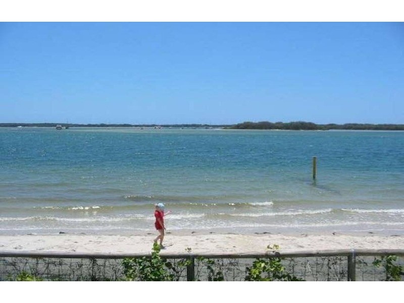8 Sunshine Court, Labrador QLD 4215