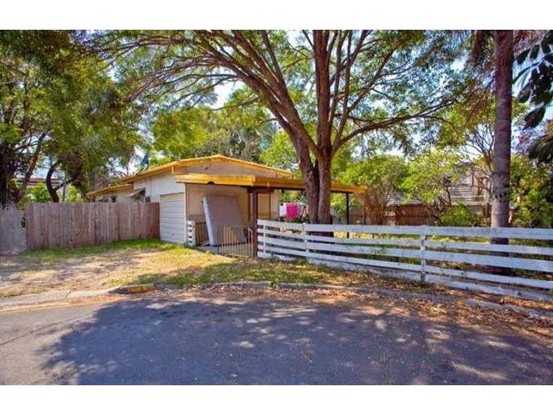 8 Sunshine Court, Labrador QLD 4215