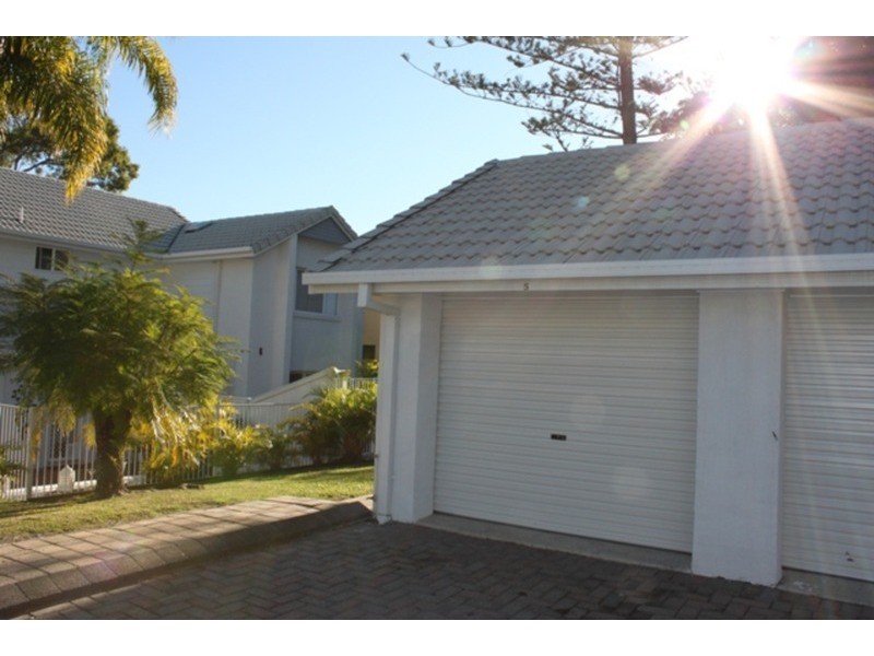 5/28 Chester Terrace, Southport QLD 4215