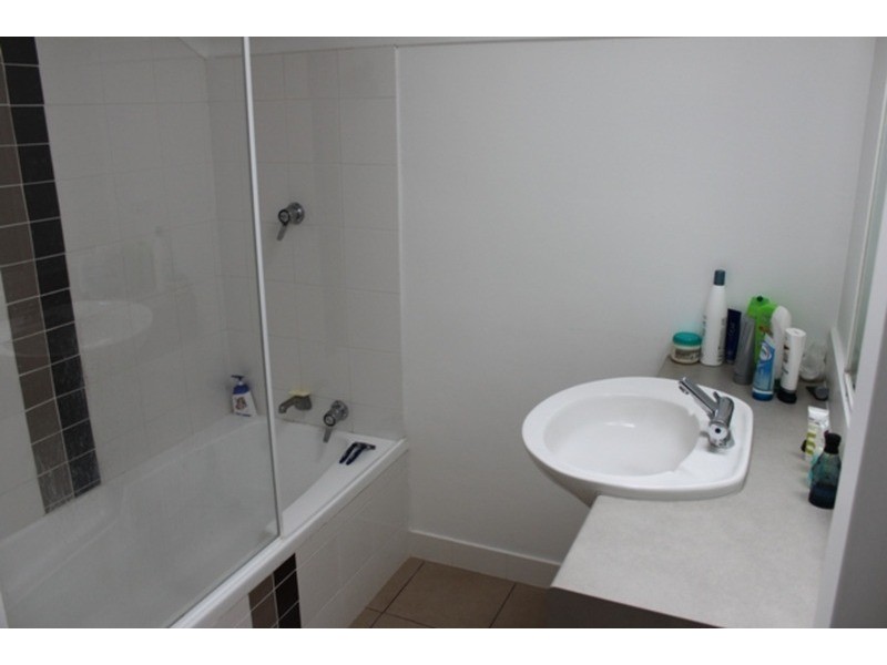 5/28 Chester Terrace, Southport QLD 4215