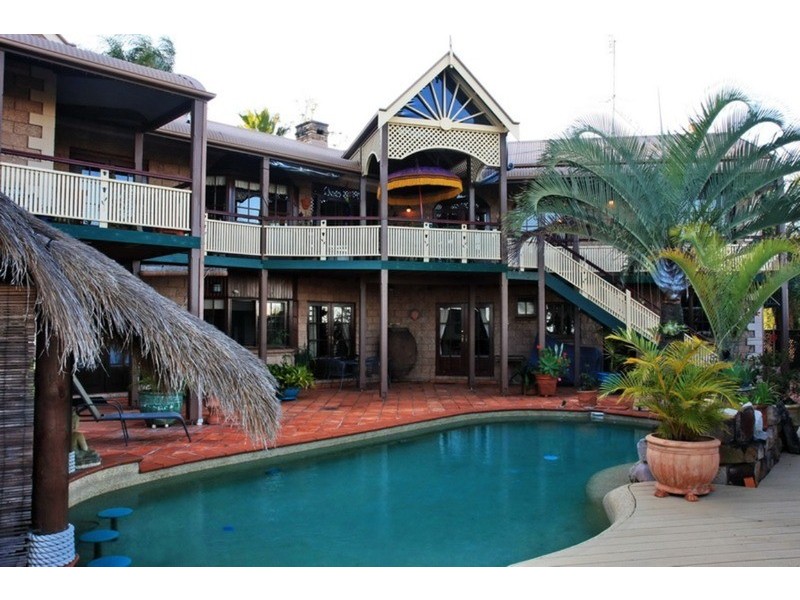 27 Amethyst Court, Carrara QLD 4211