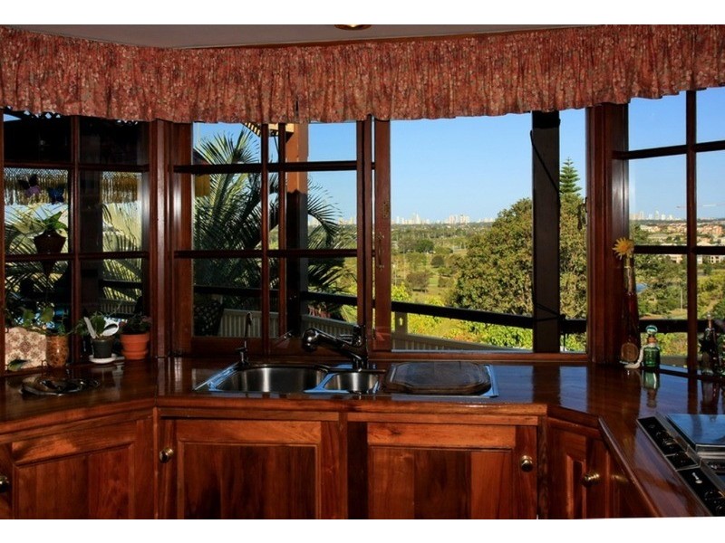 27 Amethyst Court, Carrara QLD 4211