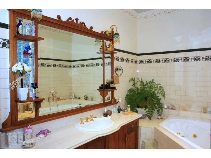 27 Amethyst Court, Carrara QLD 4211