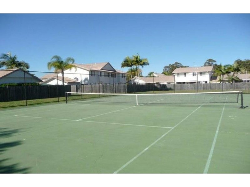 3/2 St Kevins Avenue, Benowa QLD 4217