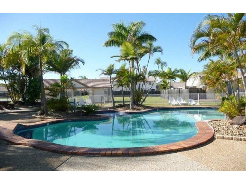 3/2 St Kevins Avenue, Benowa QLD 4217