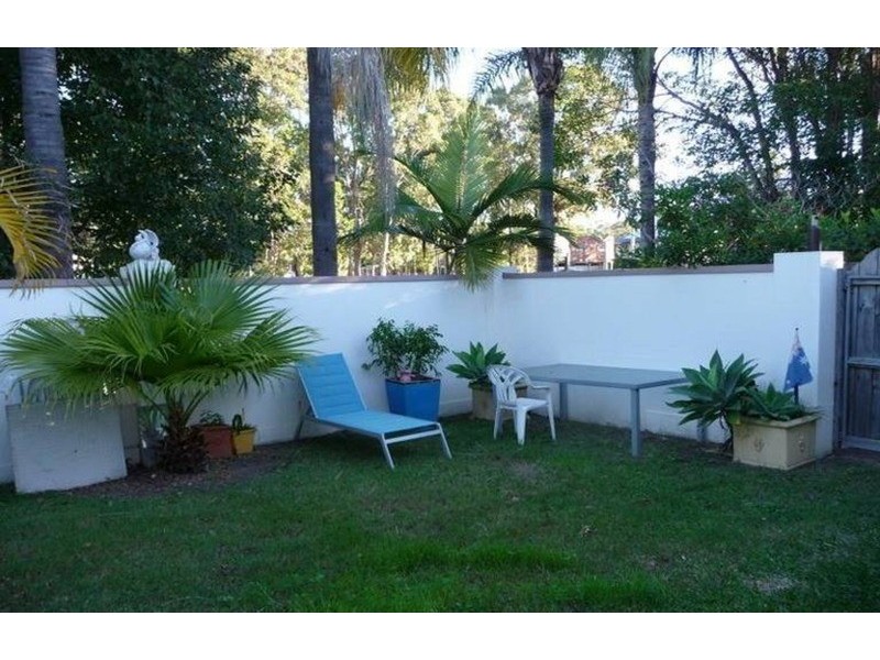 3/2 St Kevins Avenue, Benowa QLD 4217