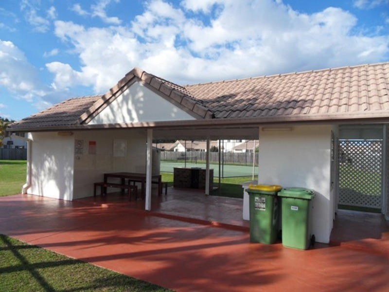 3/2 St Kevins Avenue, Benowa QLD 4217