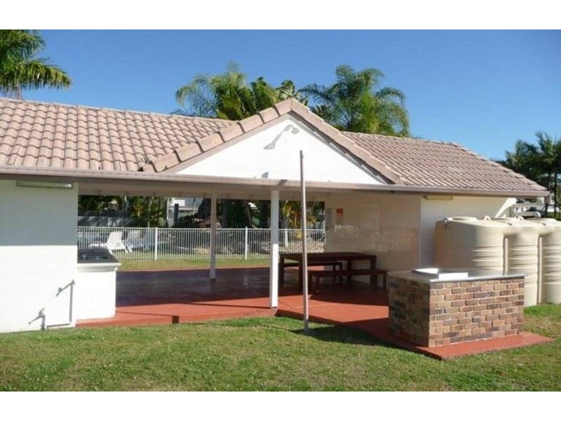 3/2 St Kevins Avenue, Benowa QLD 4217