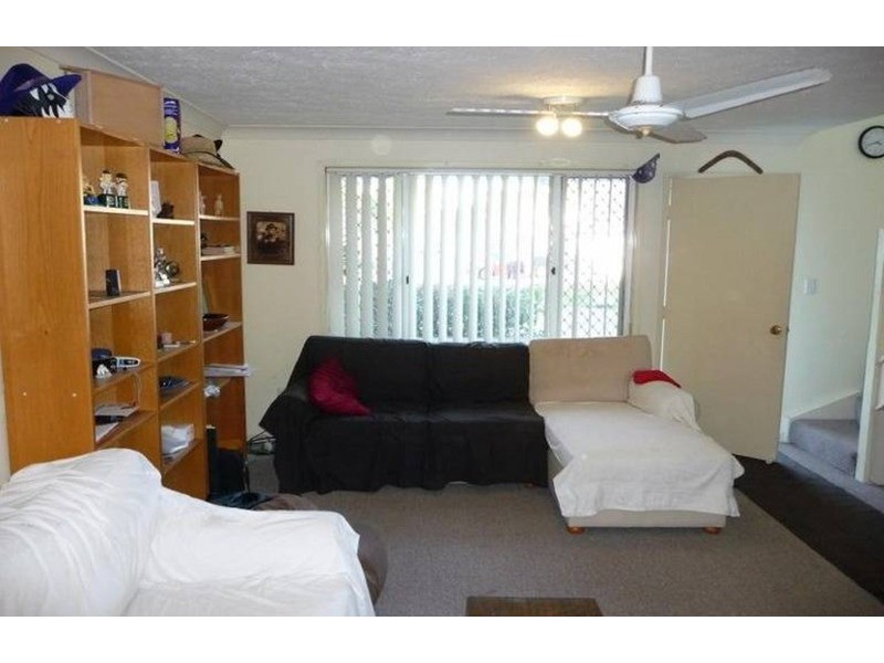 3/2 St Kevins Avenue, Benowa QLD 4217