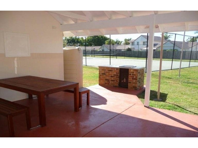 3/2 St Kevins Avenue, Benowa QLD 4217