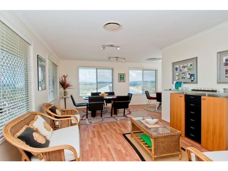 32 Pago Terrace, Pacific Pines QLD 4211