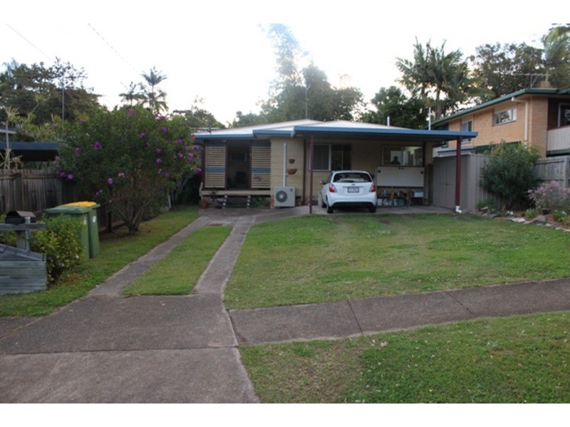 8 Moora Street, Ashmore QLD 4214