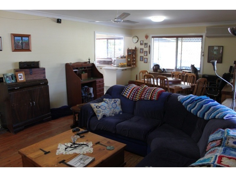 8 Moora Street, Ashmore QLD 4214