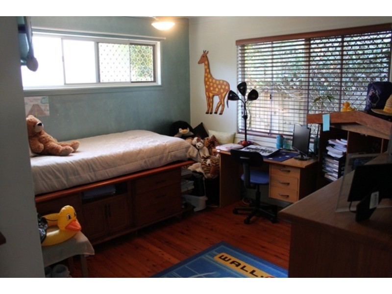 8 Moora Street, Ashmore QLD 4214