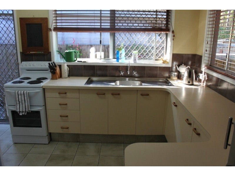 8 Moora Street, Ashmore QLD 4214