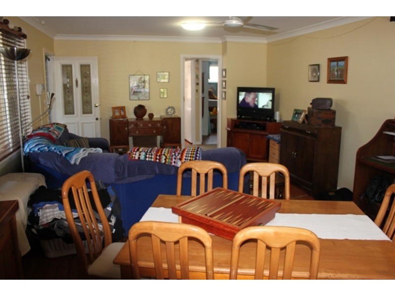 8 Moora Street, Ashmore QLD 4214