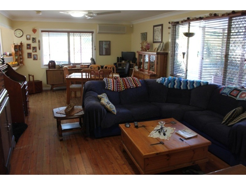 8 Moora Street, Ashmore QLD 4214