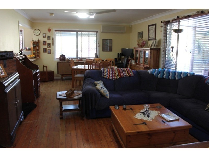 8 Moora Street, Ashmore QLD 4214