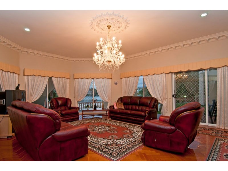 9 Blakehurst Place, Robina QLD 4226