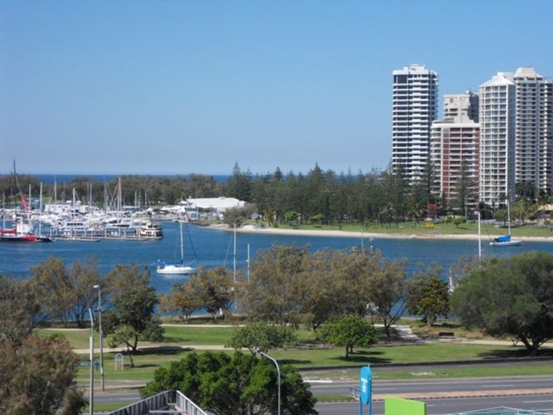 1006/1 Como  Crescent, Southport QLD 4215