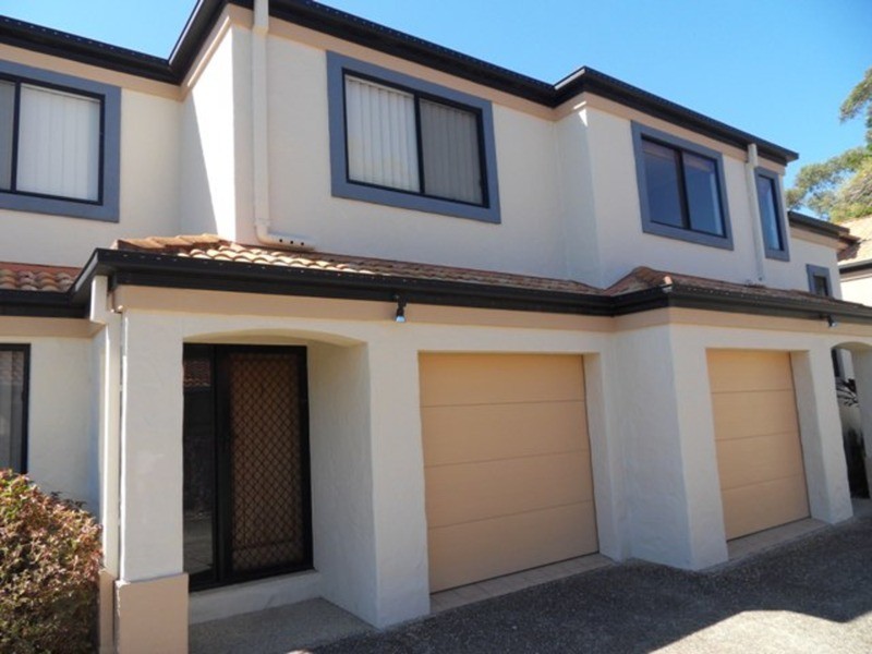 2/14 Terrigal Crescent, Southport QLD 4215