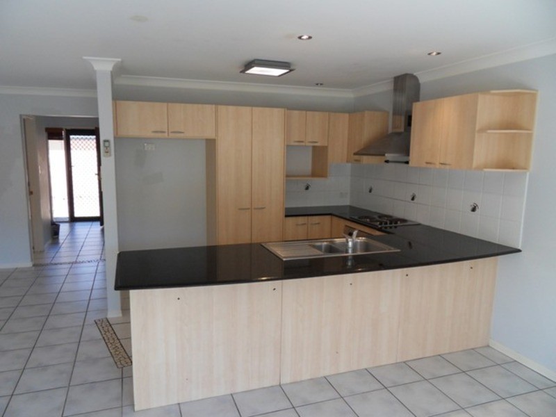 2/14 Terrigal Crescent, Southport QLD 4215