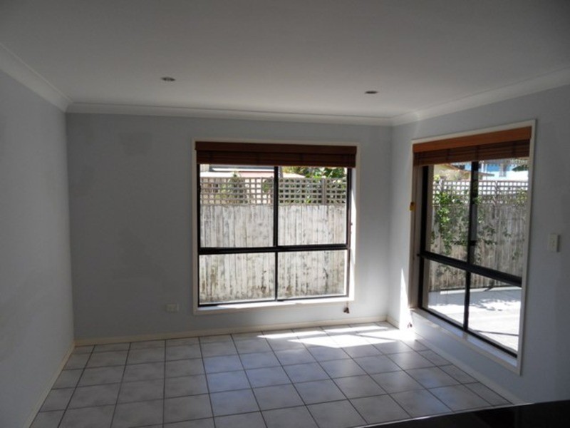 2/14 Terrigal Crescent, Southport QLD 4215