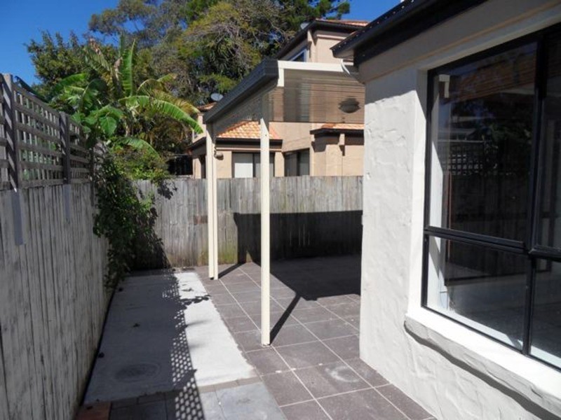 2/14 Terrigal Crescent, Southport QLD 4215