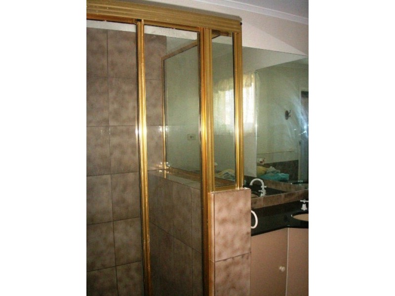 16 Caroline Avenue, Southport QLD 4215