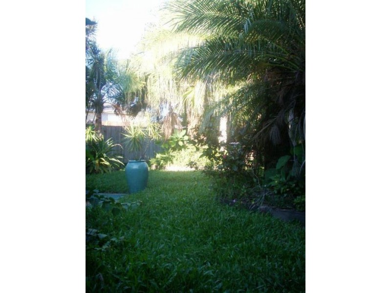 16 Caroline Avenue, Southport QLD 4215